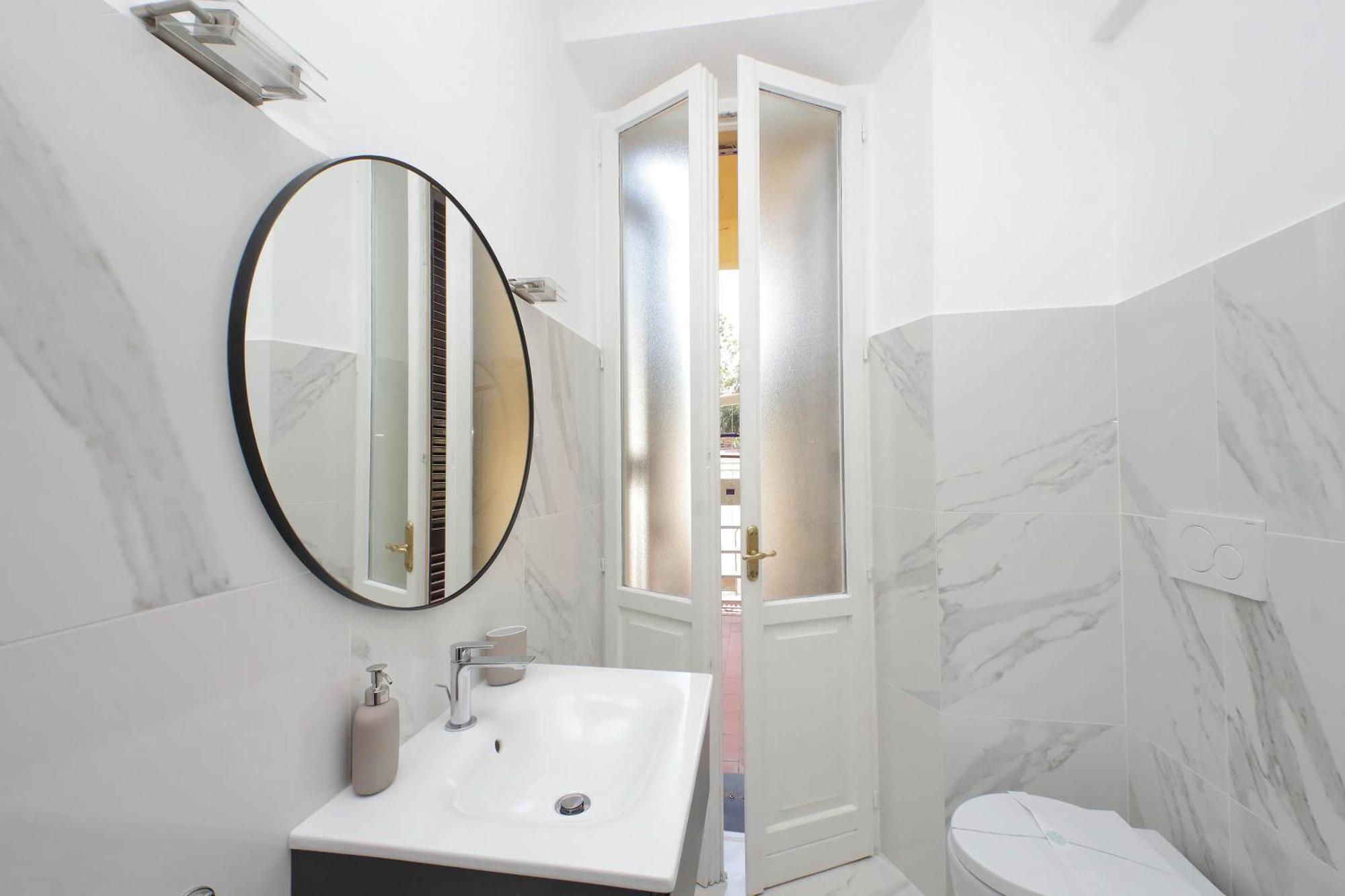 Ych-Comfortable 2 Bedrooms Flat Near Colosseum Rome Buitenkant foto