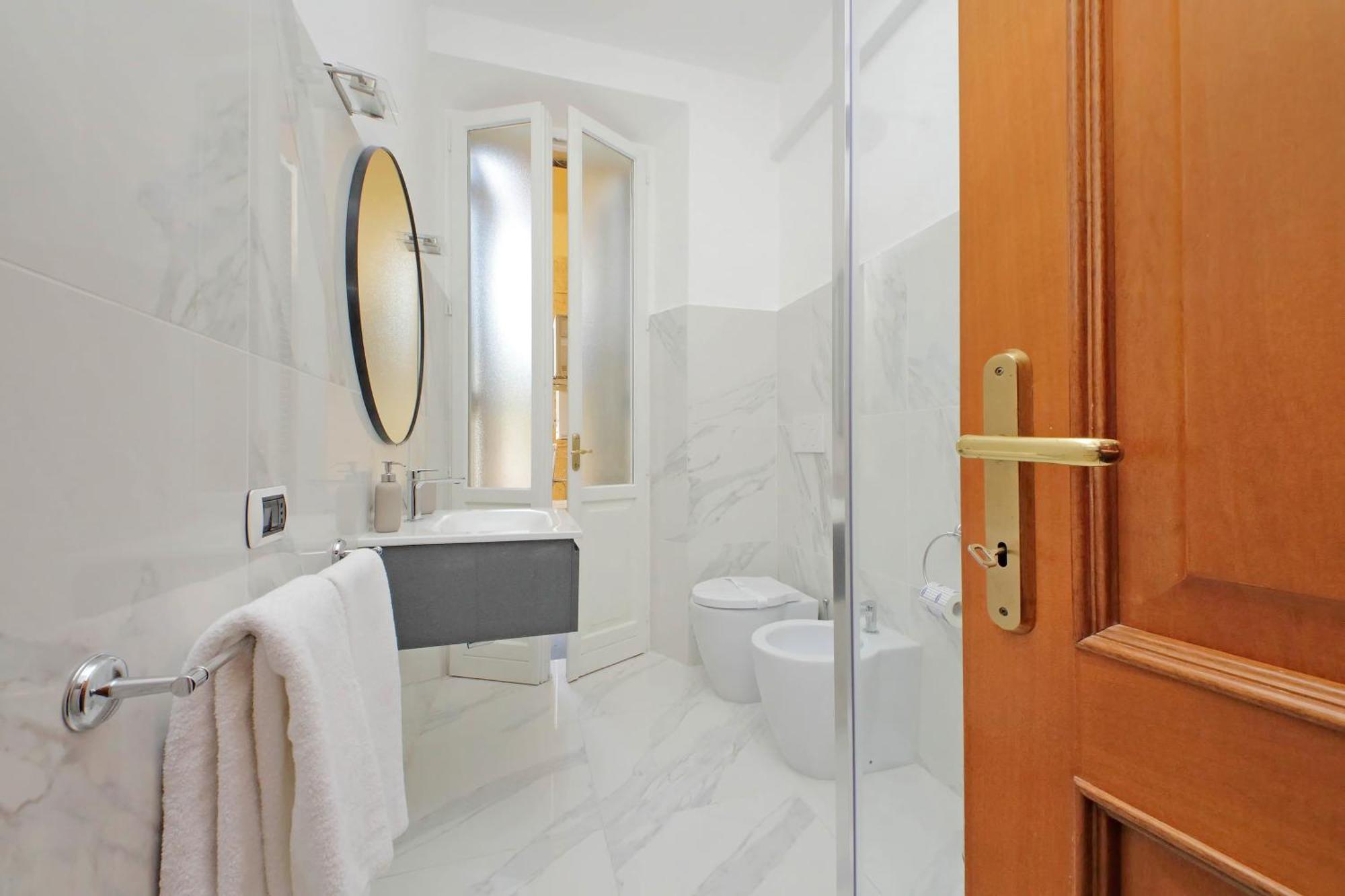Ych-Comfortable 2 Bedrooms Flat Near Colosseum Rome Buitenkant foto
