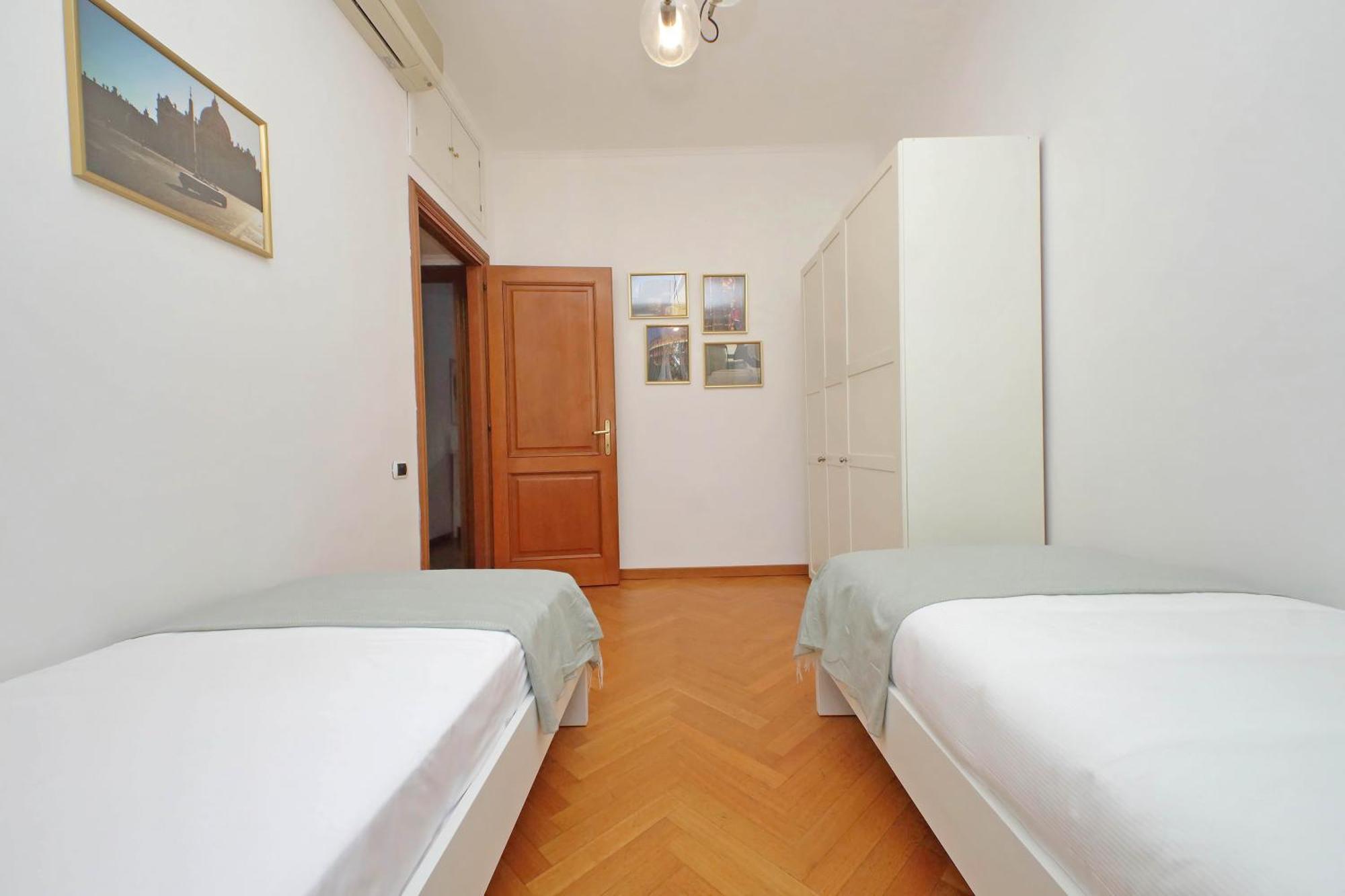 Ych-Comfortable 2 Bedrooms Flat Near Colosseum Rome Buitenkant foto