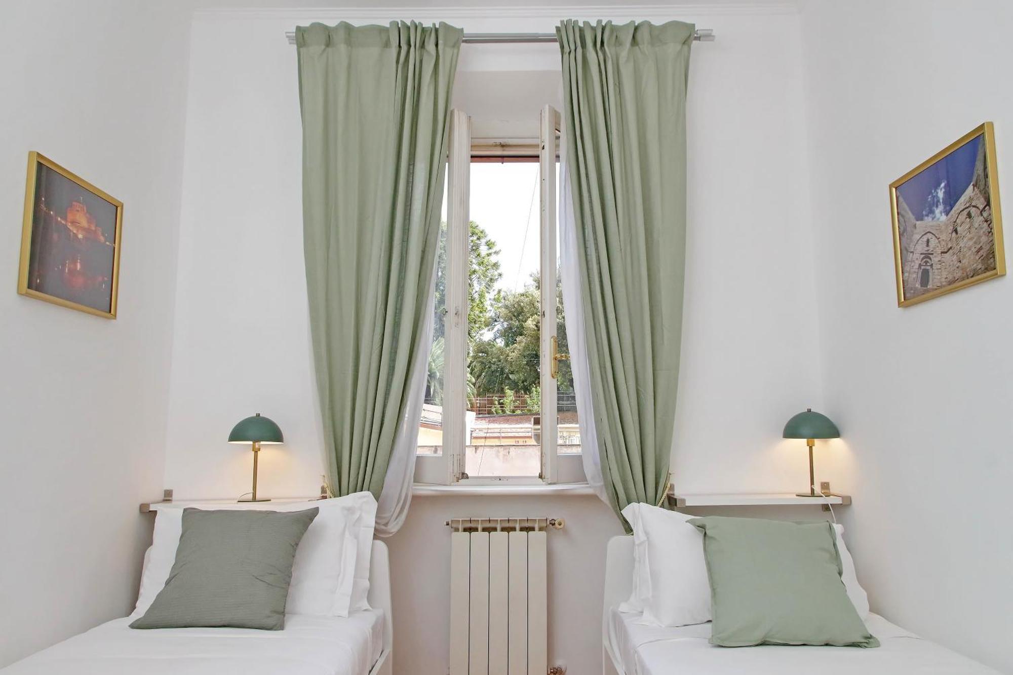 Ych-Comfortable 2 Bedrooms Flat Near Colosseum Rome Buitenkant foto