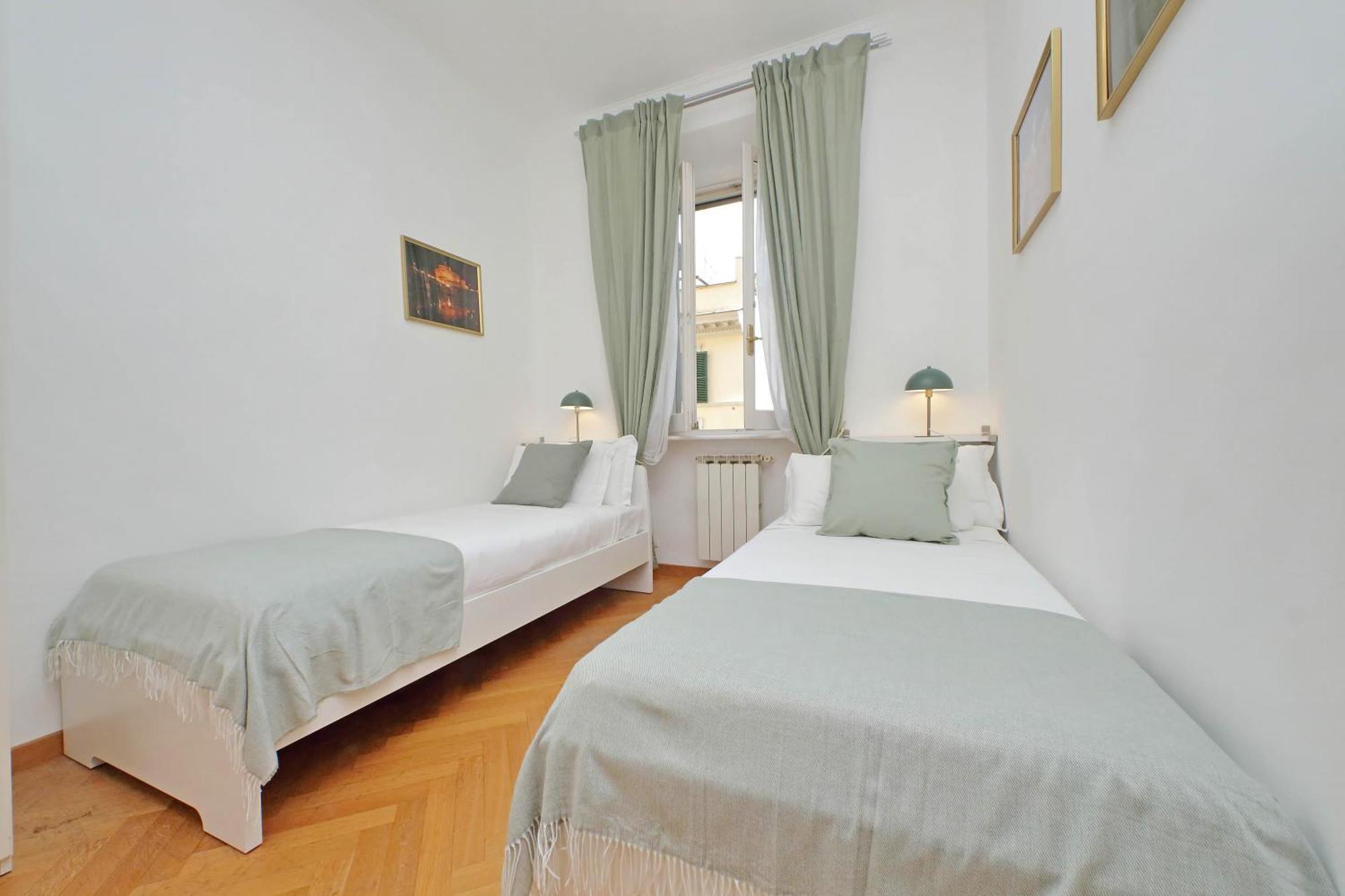 Ych-Comfortable 2 Bedrooms Flat Near Colosseum Rome Buitenkant foto