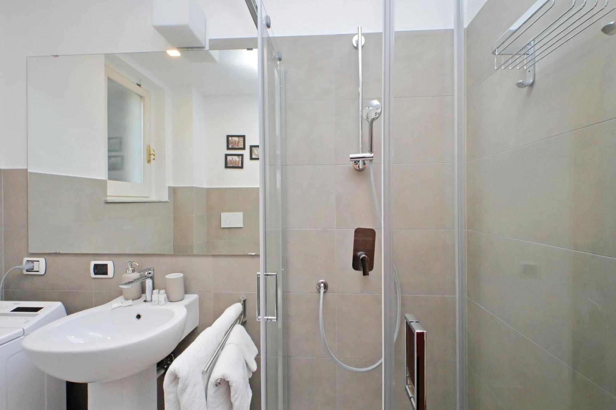 Ych-Comfortable 2 Bedrooms Flat Near Colosseum Rome Buitenkant foto