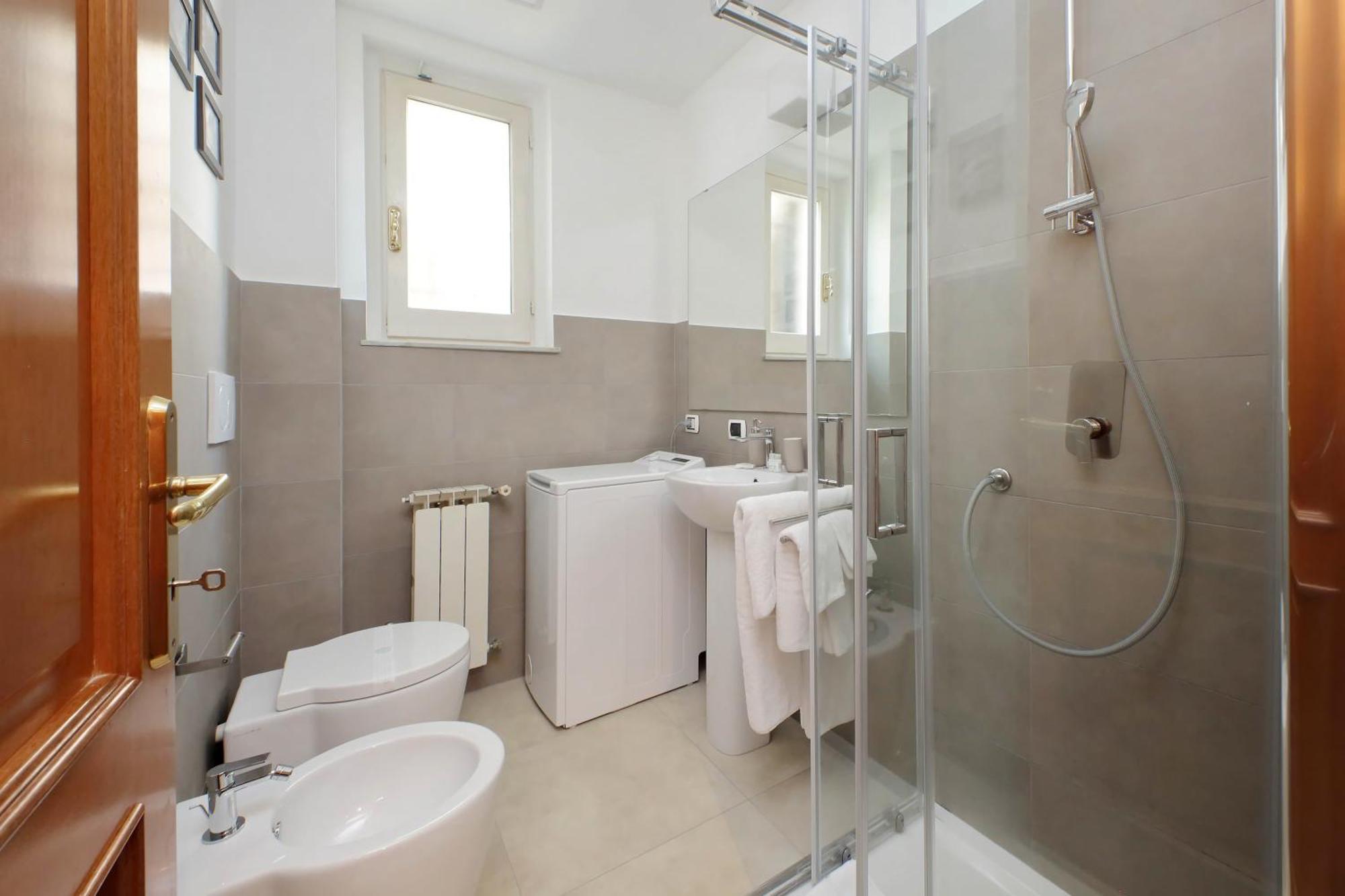 Ych-Comfortable 2 Bedrooms Flat Near Colosseum Rome Buitenkant foto